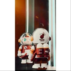 MEGA SPACE MOLLY 100% NBA Miami Heat 2023 LIMITED -Doll Shop IMG 2783 20231217 084342